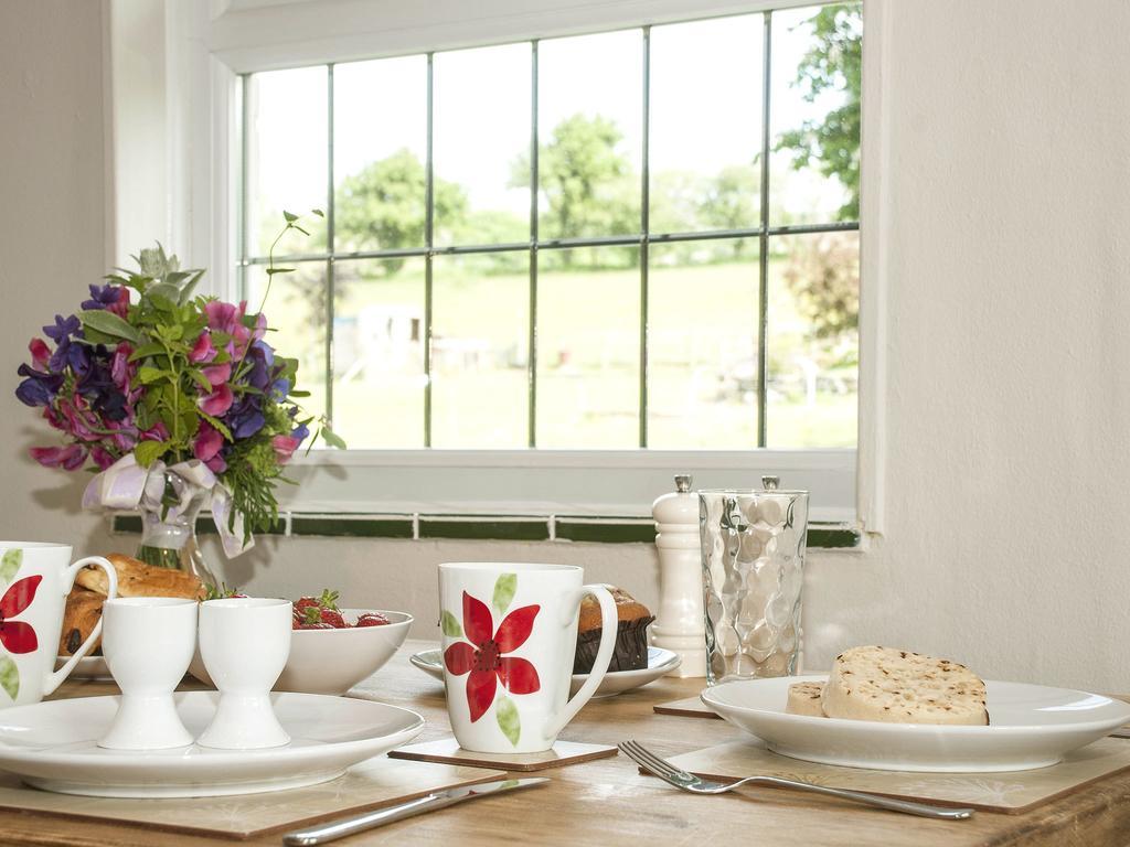 Bwthyn Bach Holiday Cottage Бэйла Номер фото
